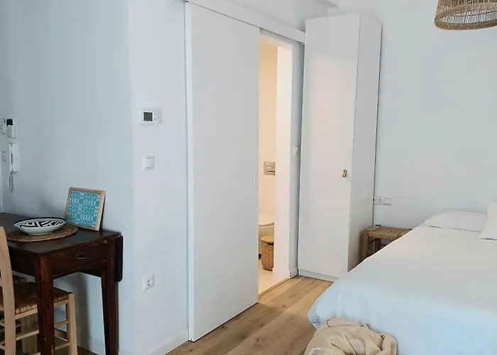 Bed and breakfast Adi Boutique House 4*