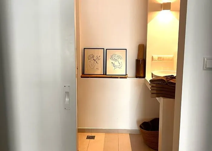 Bed and breakfast Adi Boutique House 4*