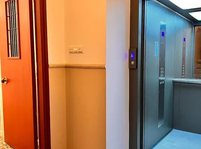 Alojamento de Acomodação e Pequeno-almoço Adi Boutique House